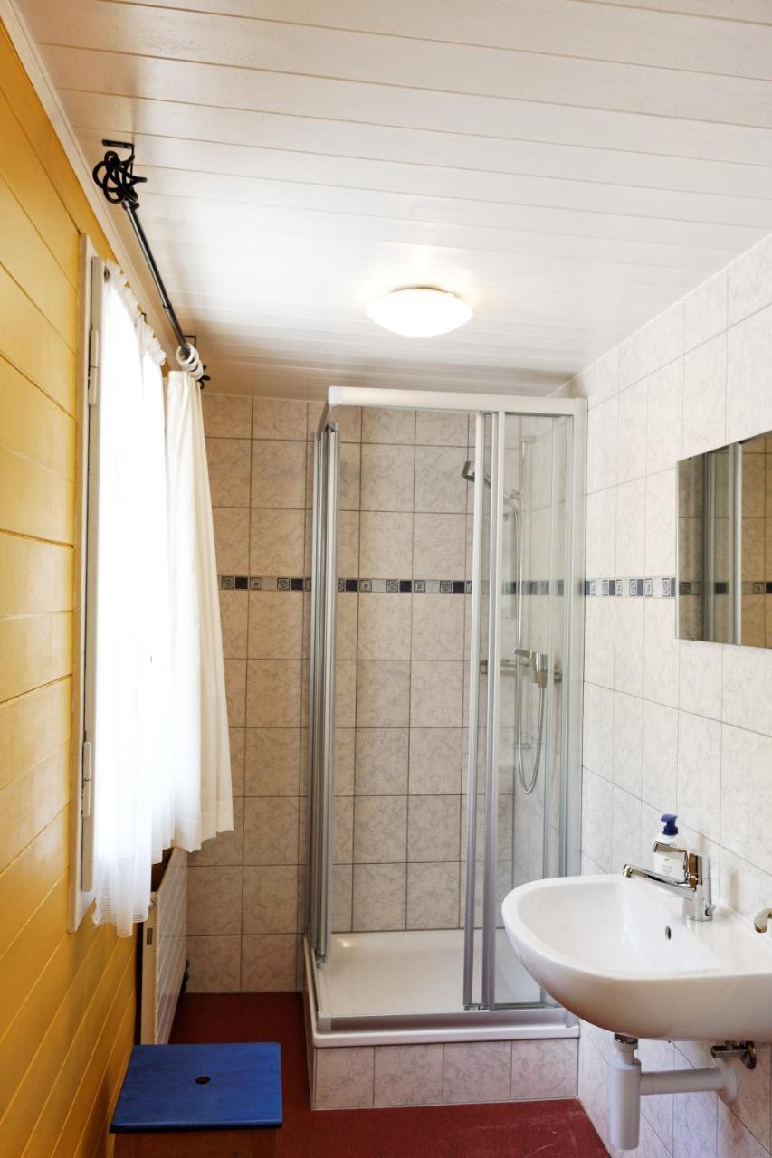 Zweibettzimmer mit Gemeinschaftsbad